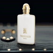 نقد و بررسی عطر تروساردی دونا